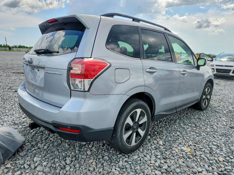 Photo 3 from auction – 2018 SUBARU FORESTER with VIN JF2SJARC2JH405595