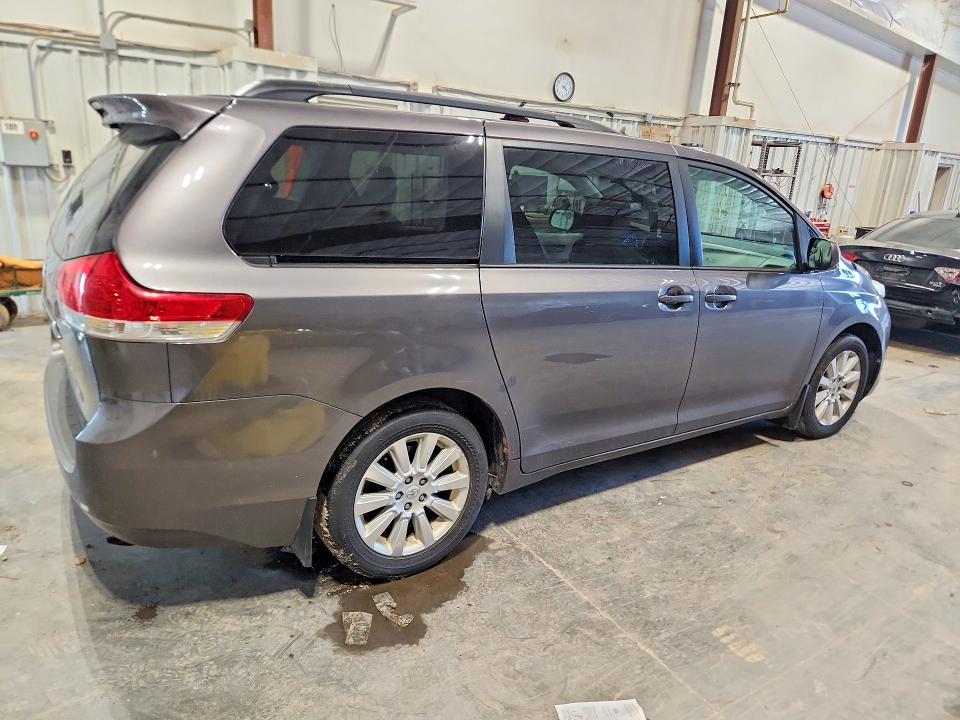 Photo 3 from auction – 2013 TOYOTA SIENNA with VIN 5TDDK3DC2DS049995