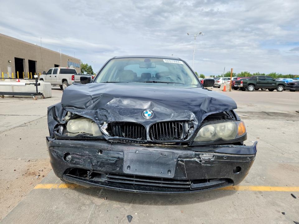 Photo 5 from auction – 2004 BMW 325 with VIN WBAEU33464PR10823