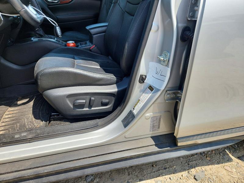 Photo 13 from auction – 2019 NISSAN ROGUE with VIN 5N1AT2MV4KC783933