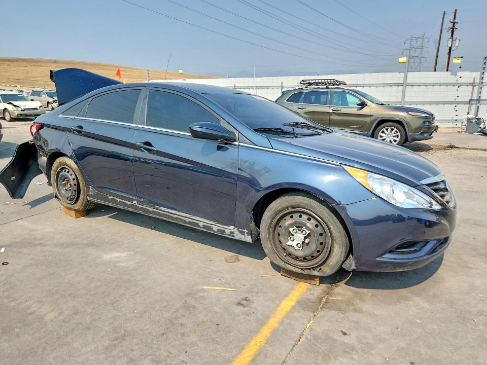 Photo 4 from auction – 2011 HYUNDAI SONATA with VIN 5NPEB4AC2BH008333
