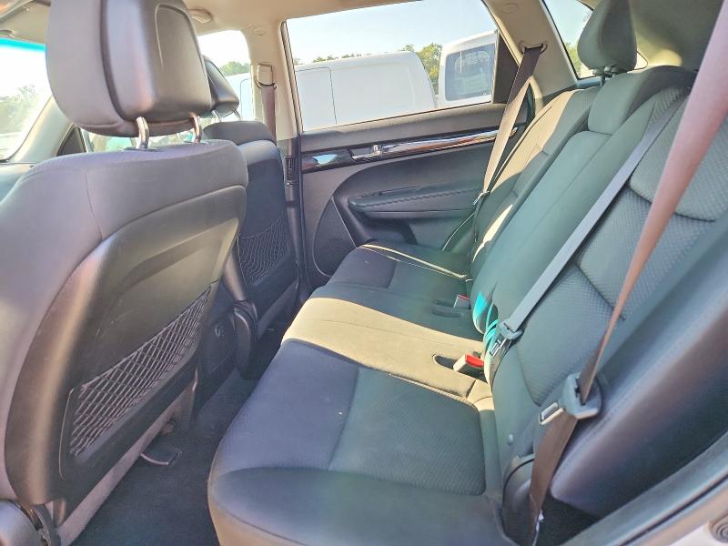 Photo 11 from auction – 2011 KIA SORENTO with VIN 5XYKTCA14BG070879