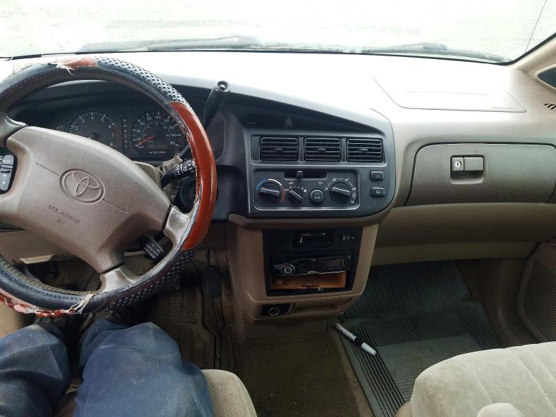 Photo 8 from auction – 2000 TOYOTA SIENNA with VIN 4T3ZF13C7YU293601