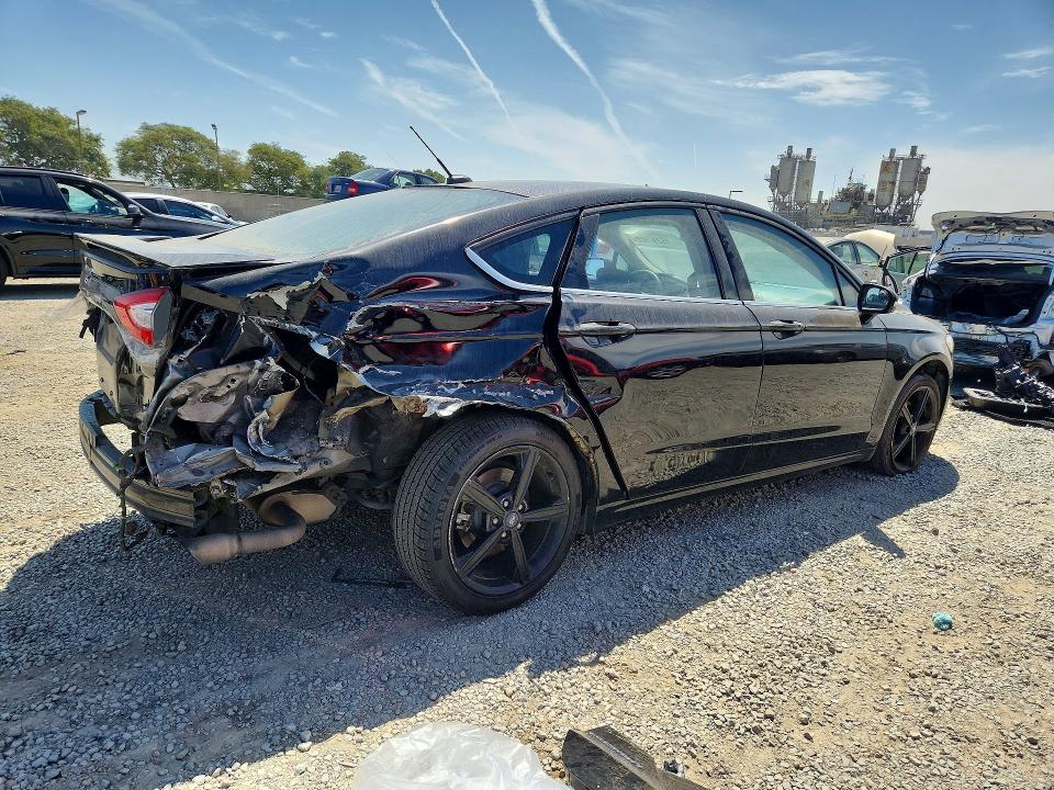 Photo 3 from auction – 2016 FORD FUSION with VIN 3FA6P0HD8GR187632