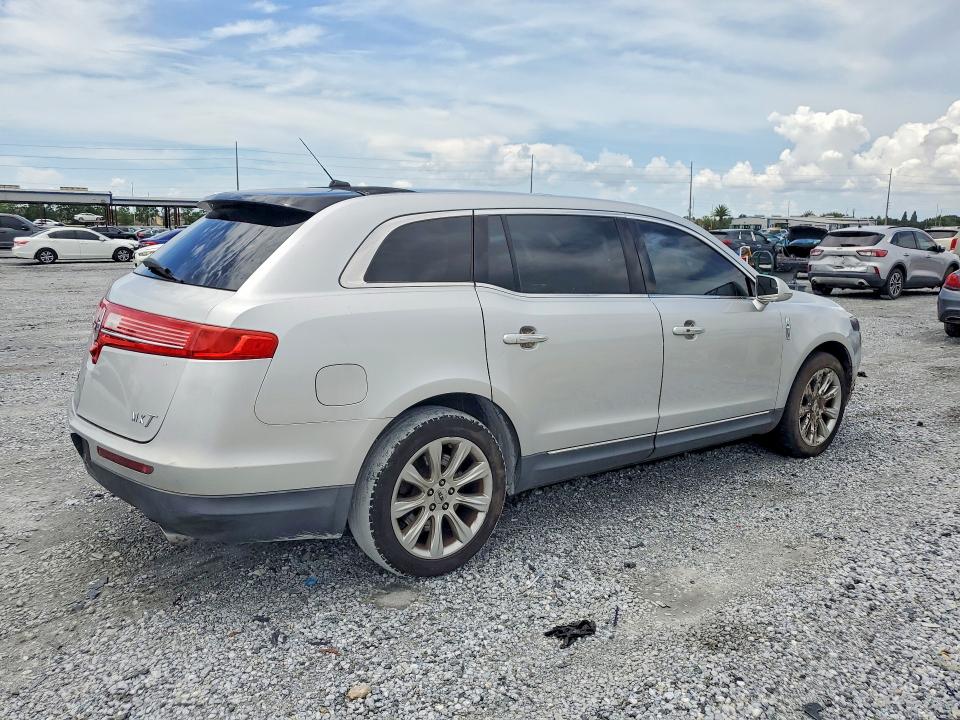Photo 3 from auction – 2013 LINCOLN MKT with VIN 2LMHJ5FK6DBL56298