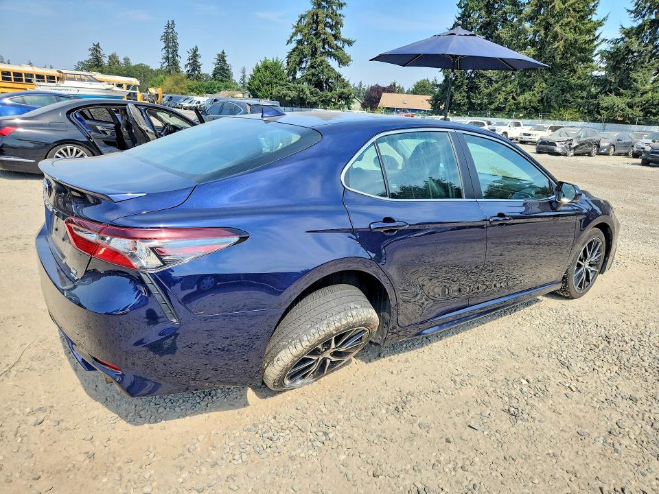 Photo 3 from auction – 2022 TOYOTA CAMRY with VIN 4T1G11BK7NU059901