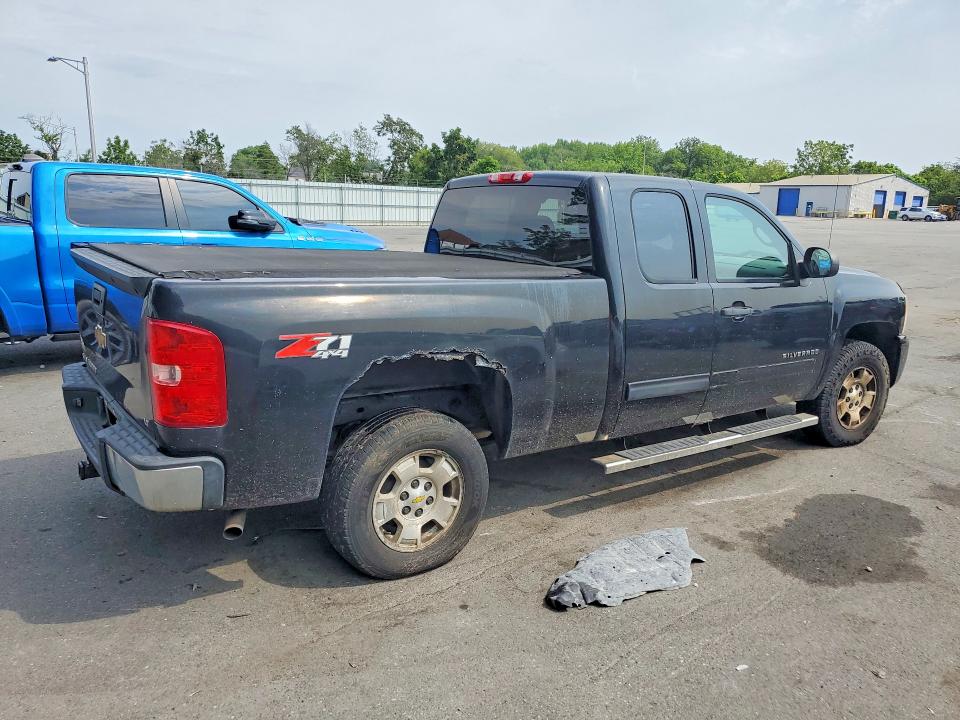 Photo 3 from auction – 2011 CHEVROLET SILVERADO with VIN 1GCRKSE32BZ166065