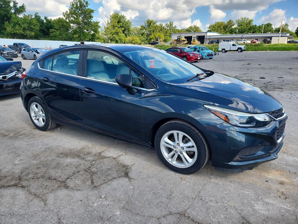 Photo 4 from auction – 2018 CHEVROLET CRUZE with VIN 3G1BE6SM9JS647707