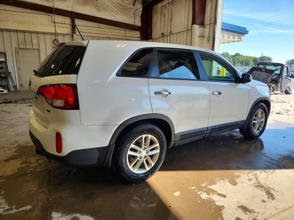 Photo 3 from auction – 2015 KIA SORENTO with VIN 5XYKT3A62FG562652