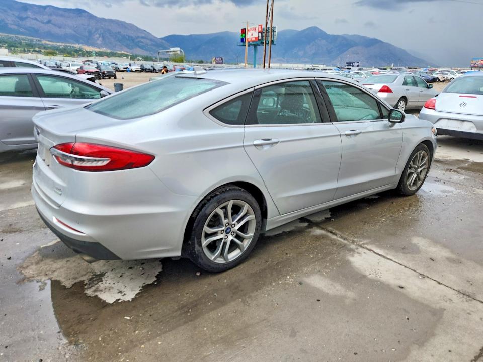 Photo 3 from auction – 2019 FORD FUSION with VIN 3FA6P0CD5KR181951