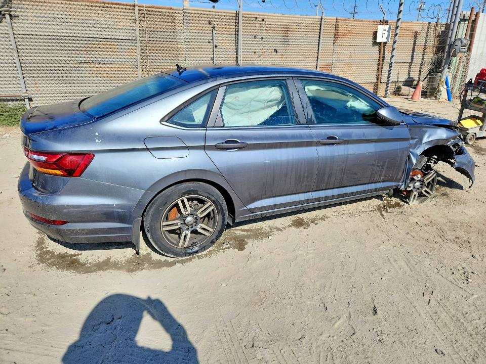 Photo 3 from auction – 2019 VOLKSWAGEN JETTA with VIN 3VWC57BU4KM179907