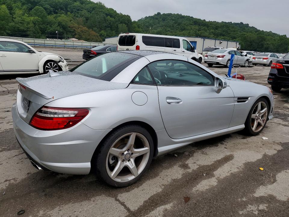 Photo 3 from auction – 2016 MERCEDES-BENZ SLK with VIN WDDPK3JA5GF118348
