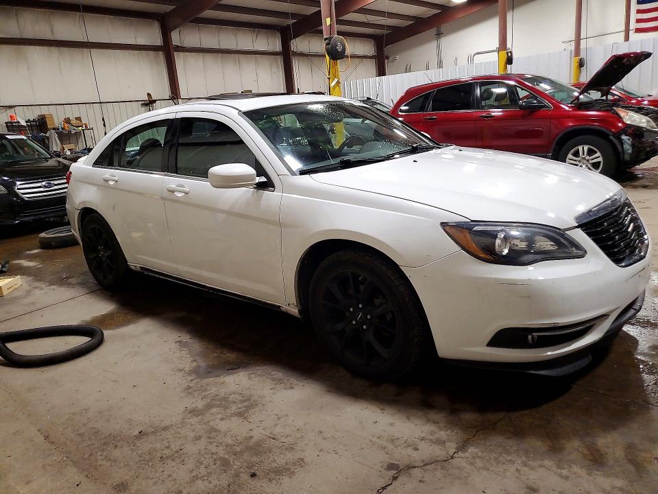 Photo 4 from auction – 2013 CHRYSLER 200 with VIN 1C3CCBCG9DN738031