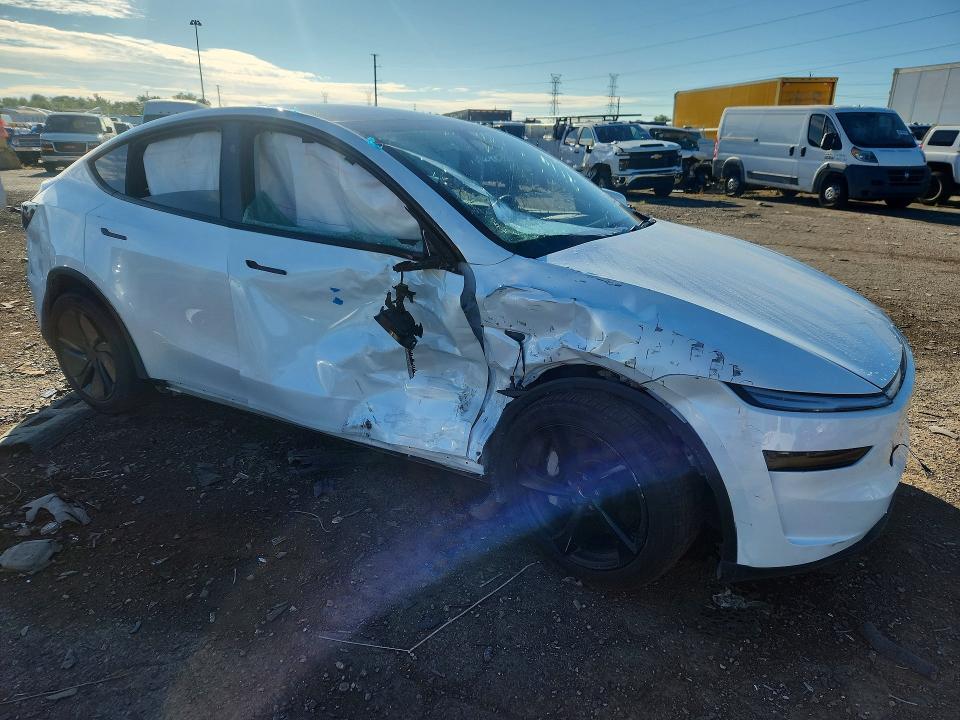 Снимка 4 от търг – 2026 TESLA MODEL Y с VIN 7SAYGDED7TA436402