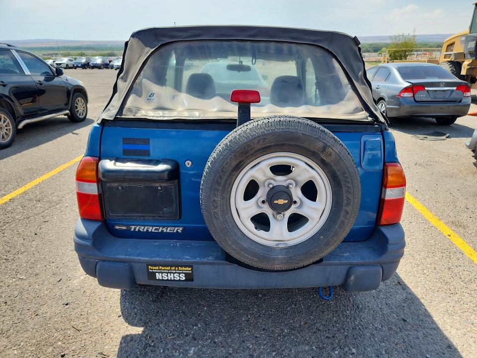 Photo 6 from auction – 2001 CHEVROLET TRACKER with VIN 2CNBE18C716906066