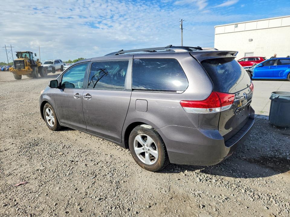 Photo 2 from auction – 2014 TOYOTA SIENNA with VIN 5TDKK3DC5ES494319