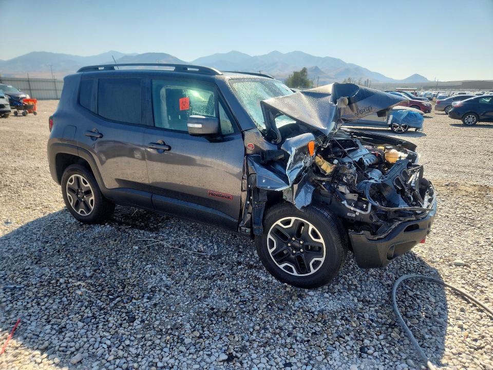 Photo 4 from auction – 2017 JEEP RENEGADE with VIN ZACCJBCB4HPF95833
