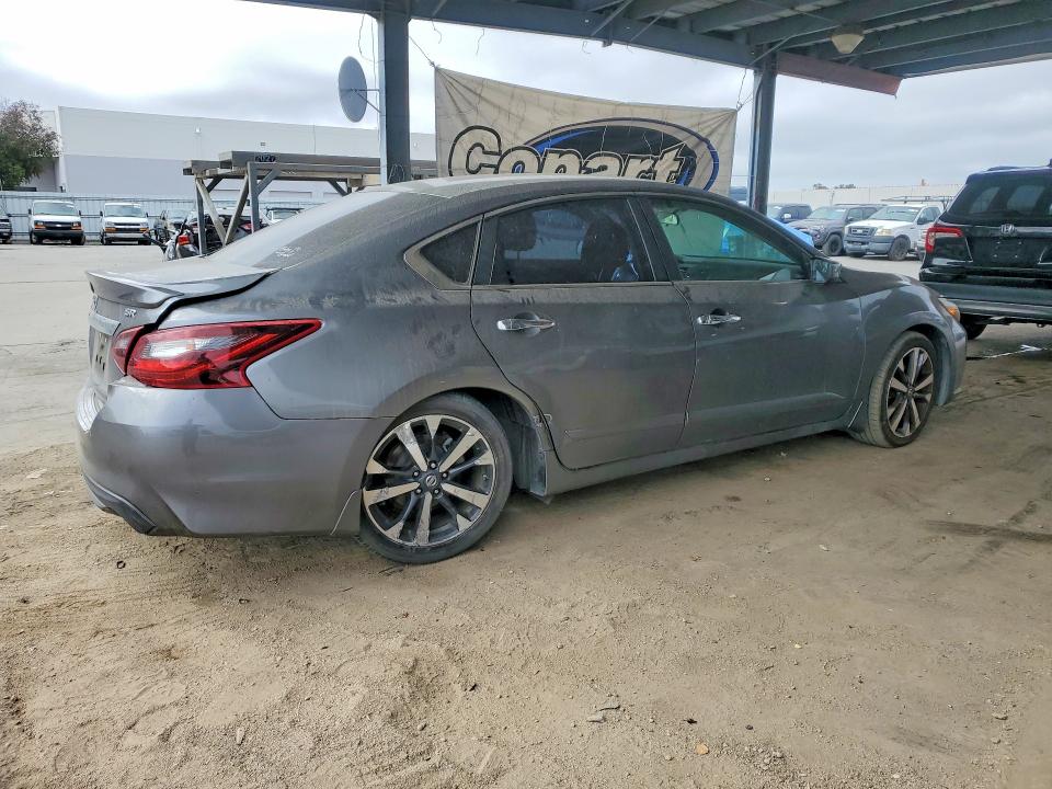 Photo 3 from auction – 2017 NISSAN ALTIMA with VIN 1N4AL3AP1HC113982