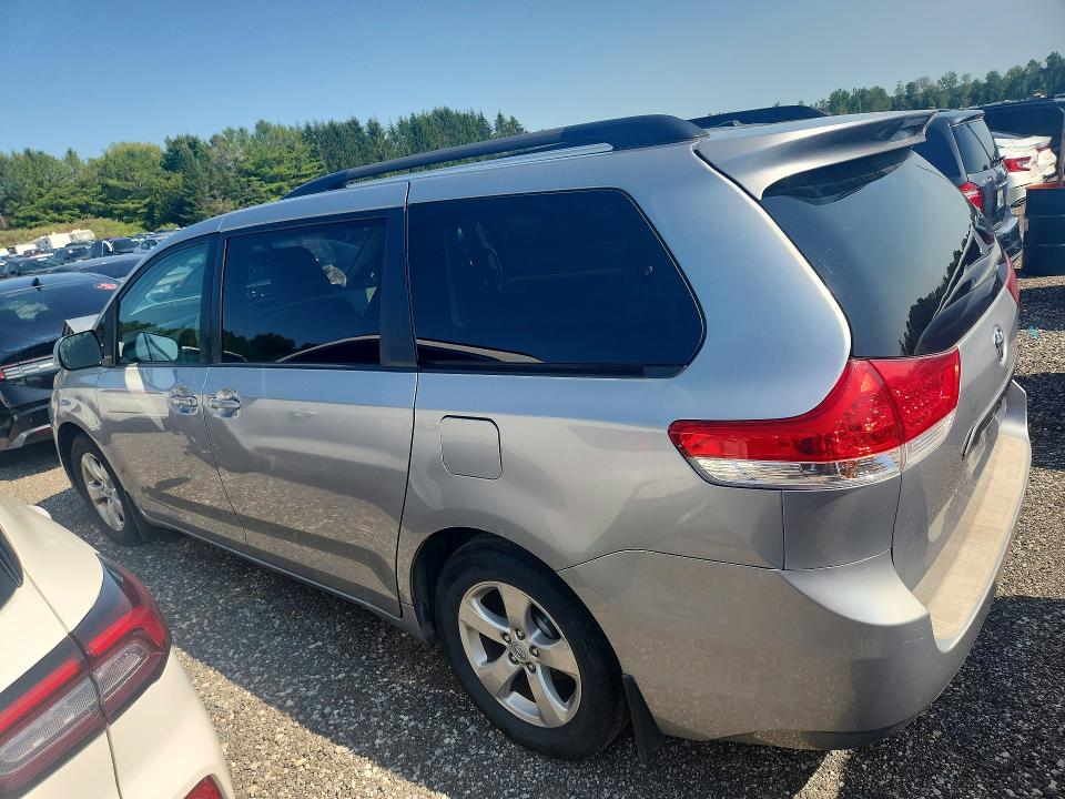 Photo 2 from auction – 2014 TOYOTA SIENNA with VIN 5TDKK3DC0ES495152