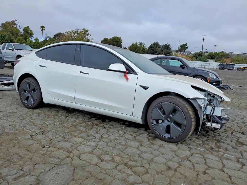Снимка 4 от търг – 2023 TESLA MODEL 3 с VIN 5YJ3E1EA9PF576218