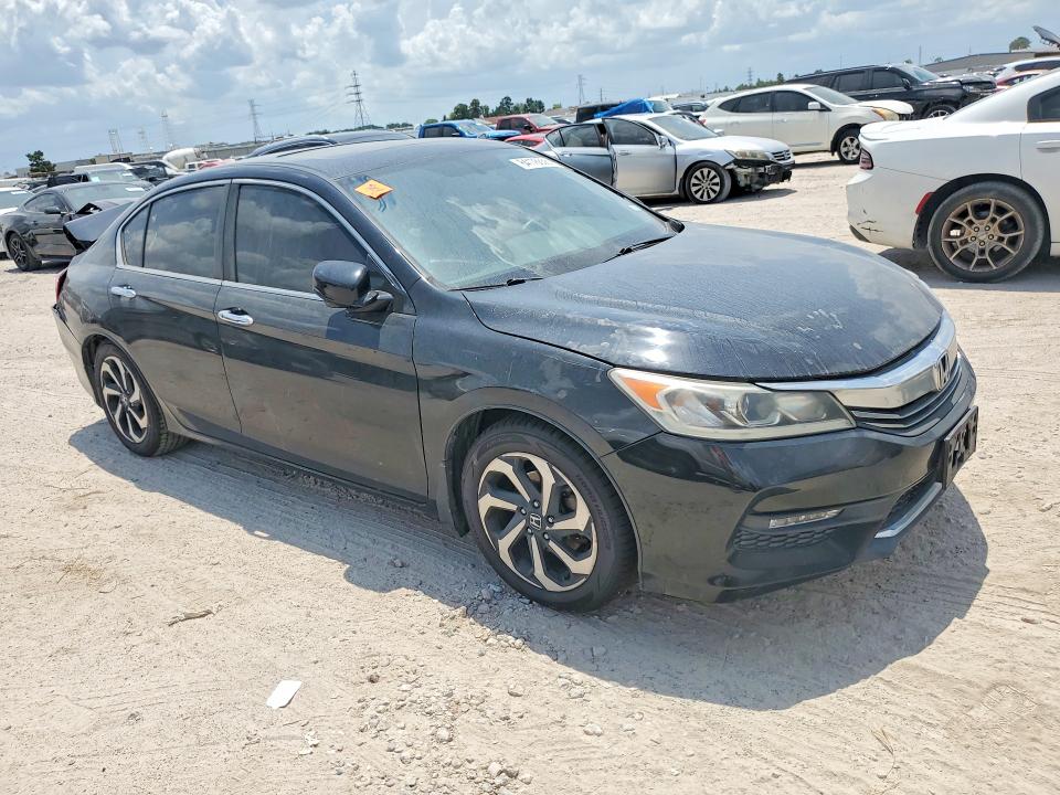 Photo 4 from auction – 2017 HONDA ACCORD with VIN 1HGCR2F81HA136995
