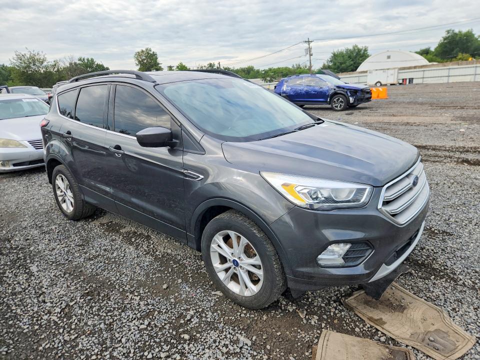 Photo 4 from auction – 2018 FORD ESCAPE with VIN 1FMCU9HD5JUB94852