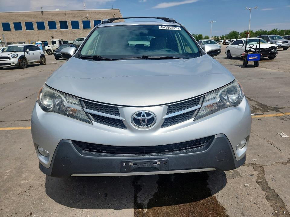 Снимка 5 от търг – 2015 TOYOTA RAV4 с VIN JTMRFREV1FD125640