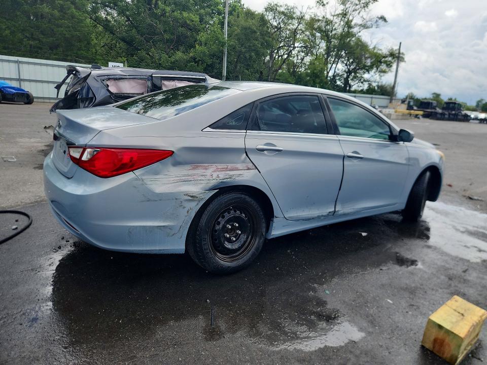 Photo 3 from auction – 2011 HYUNDAI SONATA with VIN 5NPEB4ACXBH211406