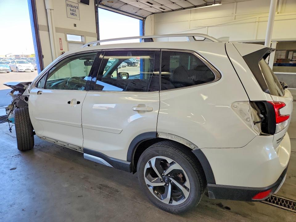 Photo 2 from auction – 2022 SUBARU FORESTER with VIN JF2SKARCXNH433793