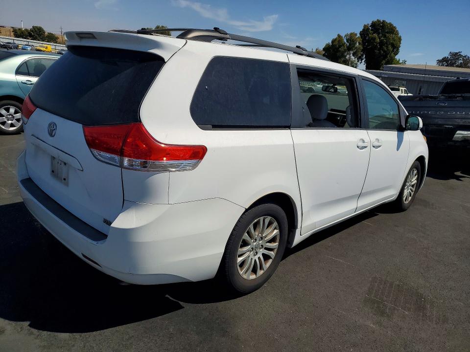 Photo 3 from auction – 2011 TOYOTA SIENNA with VIN 5TDYK3DC9BS114386