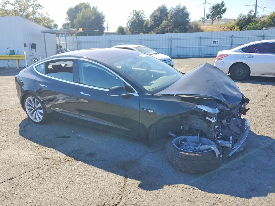 Photo 4 from auction – 2018 TESLA MODEL 3 with VIN 5YJ3E1EA2JF075856