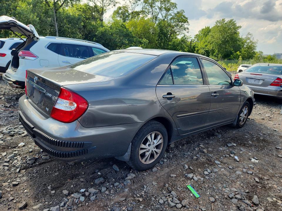 Photo 3 from auction – 2004 TOYOTA CAMRY with VIN 4T1BF32K14U587150