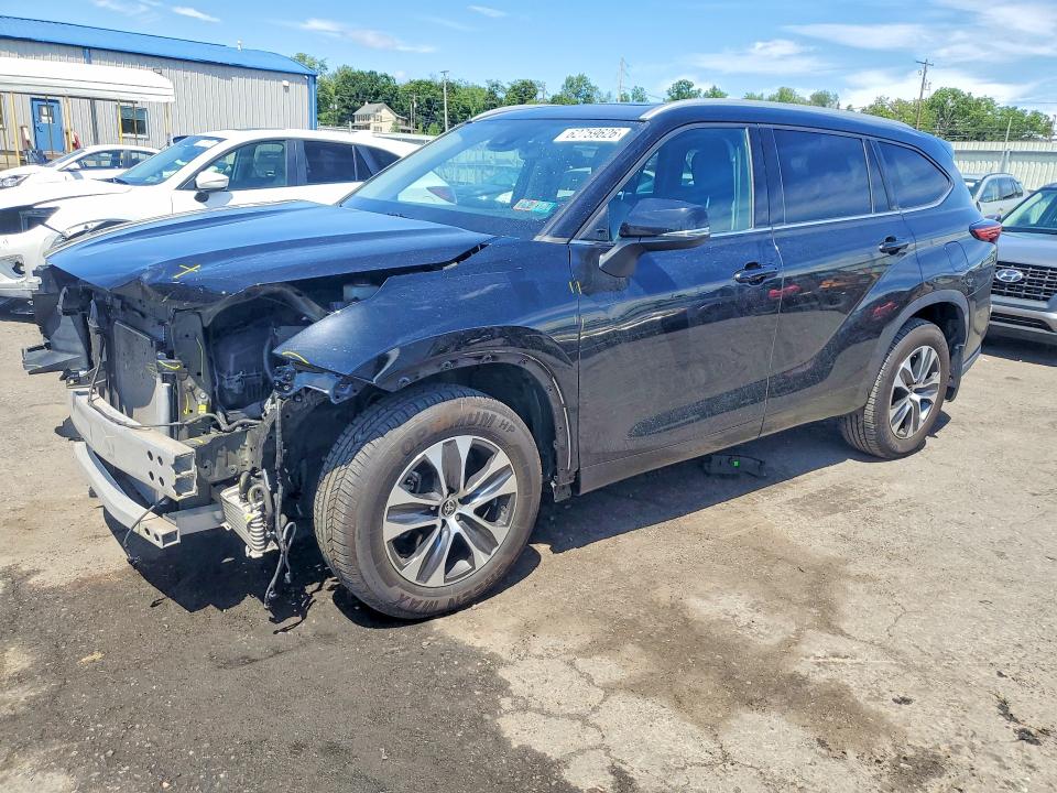 TOYOTA HIGHLANDER 2022 with VIN 5TDGZRBH9NS192437 - Photo from auction