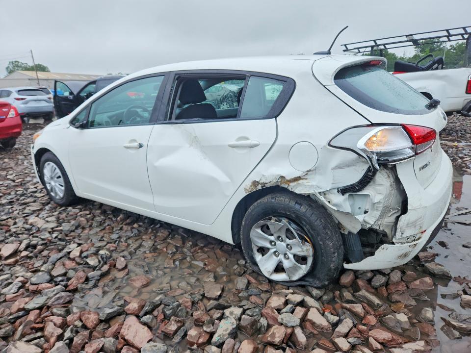 Photo 2 from auction – 2017 KIA FORTE5 with VIN KNAFK5A82H5727139