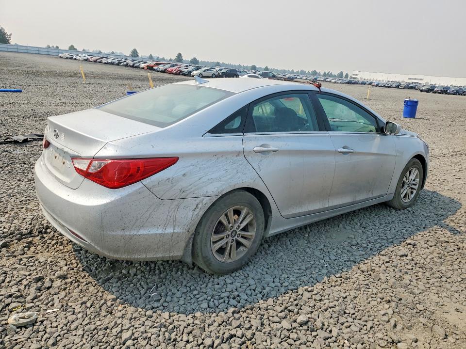 Photo 3 from auction – 2011 HYUNDAI SONATA with VIN 5NPEB4AC0BH092491