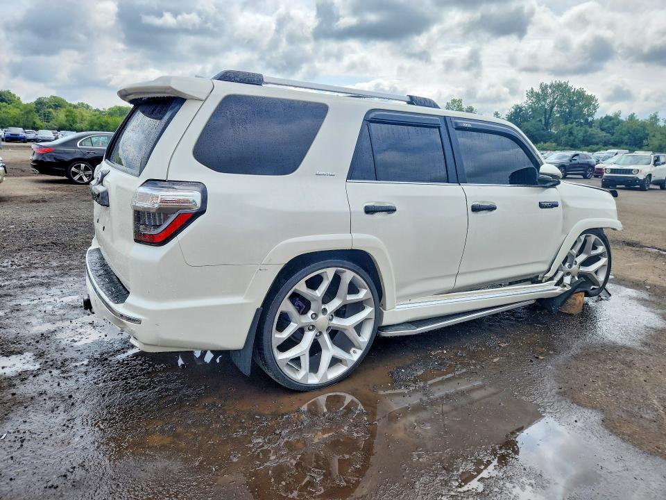 Photo 3 from auction – 2020 TOYOTA 4RUNNER with VIN JTEBU5JR8L5824953