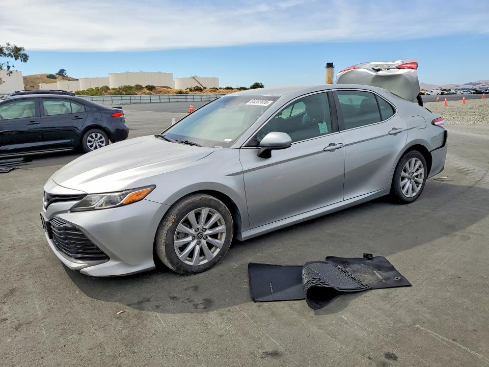 TOYOTA CAMRY 2018 с VIN 4T1B11HK5JU580398 - Снимка от търг