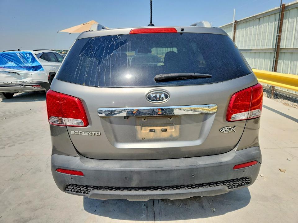 Photo 6 from auction – 2011 KIA SORENTO with VIN 5XYKT4A13BG110200
