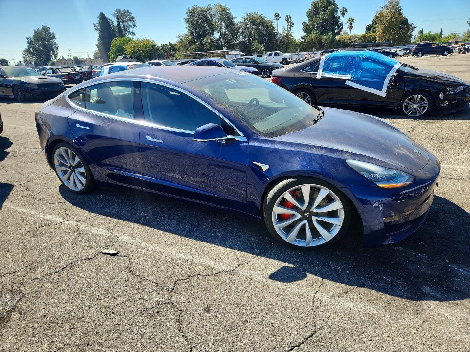 Photo 4 from auction – 2018 TESLA MODEL 3 with VIN 5YJ3E1EB2JF083903