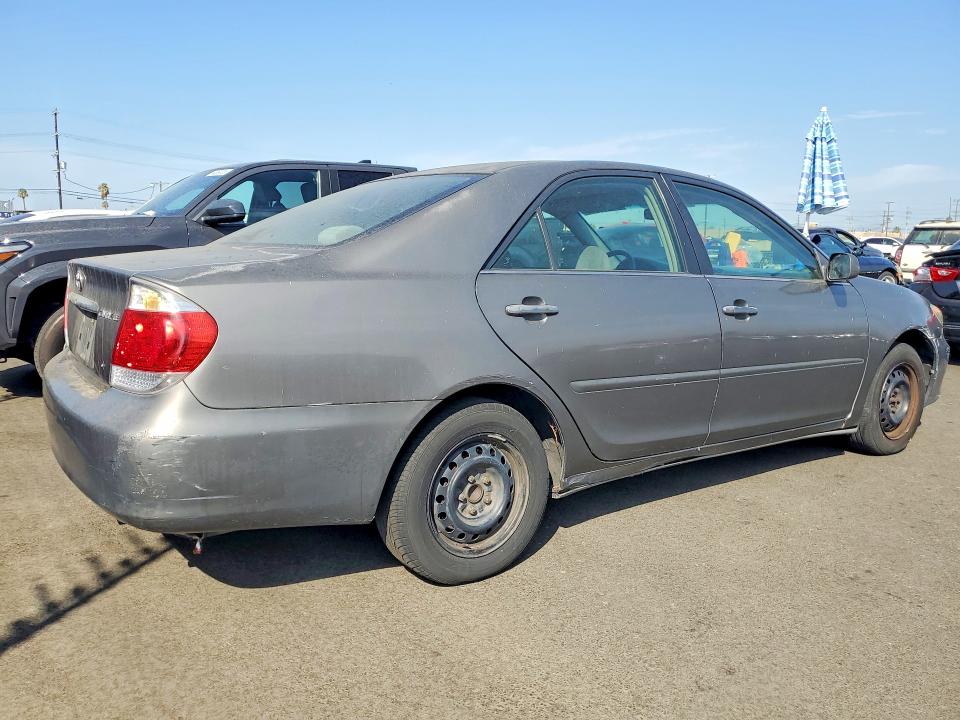 Photo 3 from auction – 2005 TOYOTA CAMRY with VIN 4T1BE32K85U622545