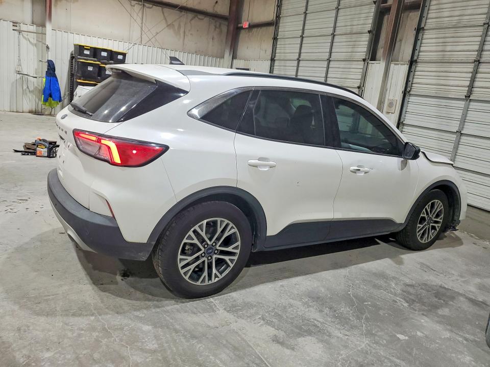 Photo 3 from auction – 2021 FORD ESCAPE with VIN 1FMCU0H65MUA10303