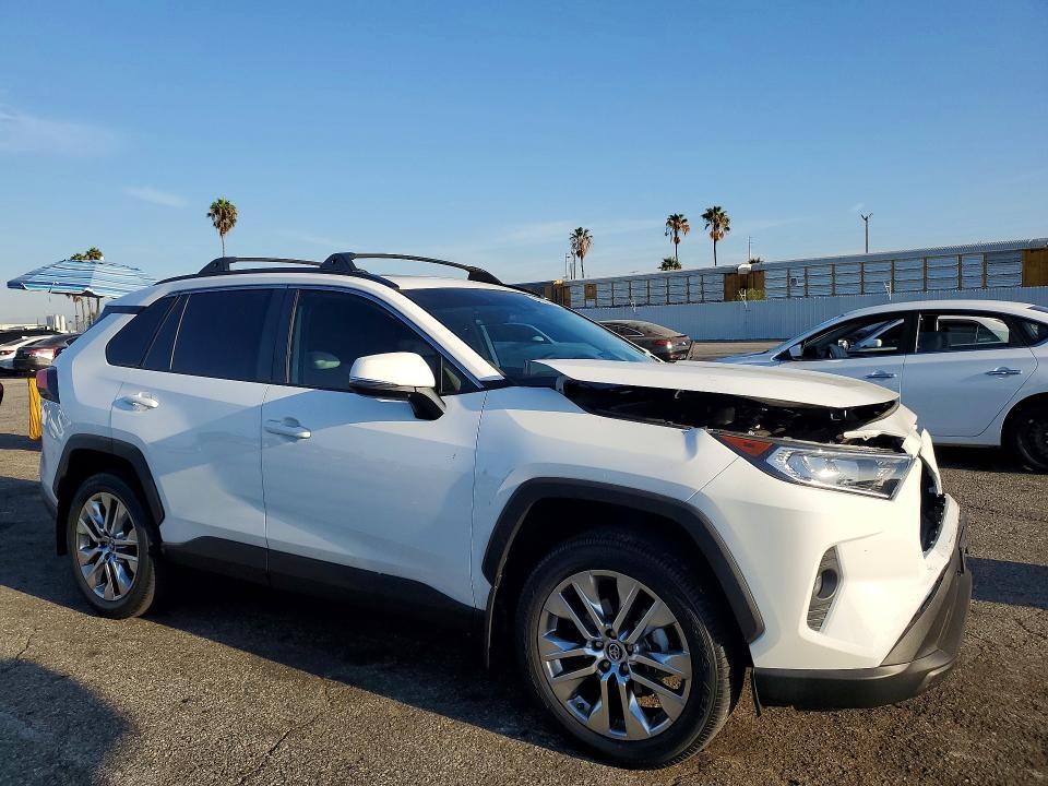 Photo 4 from auction – 2020 TOYOTA RAV4 with VIN 2T3C1RFV4LW097933