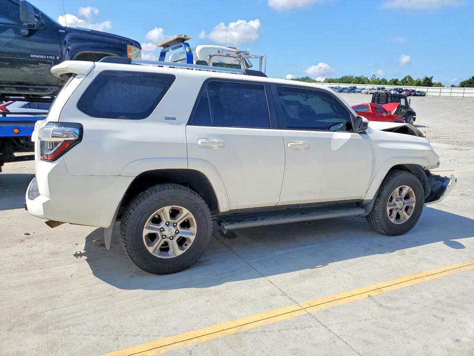 Photo 3 from auction – 2019 TOYOTA 4RUNNER with VIN JTEBU5JR9K5645416