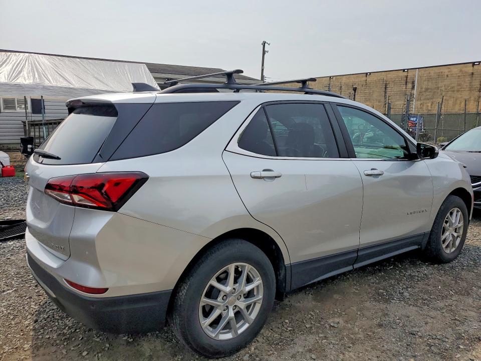 Photo 3 from auction – 2022 CHEVROLET EQUINOX with VIN 3GNAXUEV6NL220465
