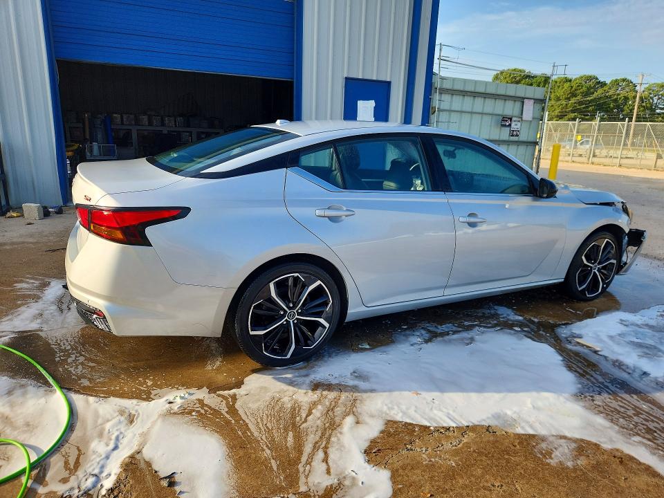 Photo 3 from auction – 2024 NISSAN ALTIMA with VIN 1N4BL4CV6RN431074