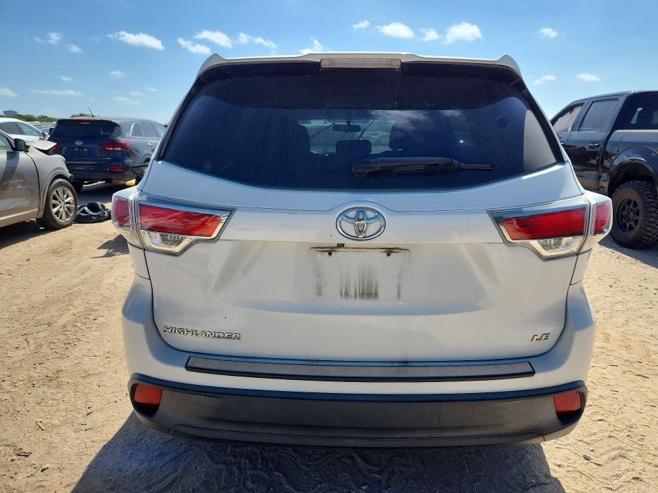 Photo 6 from auction – 2015 TOYOTA HIGHLANDER with VIN 5TDZARFH2FS010847