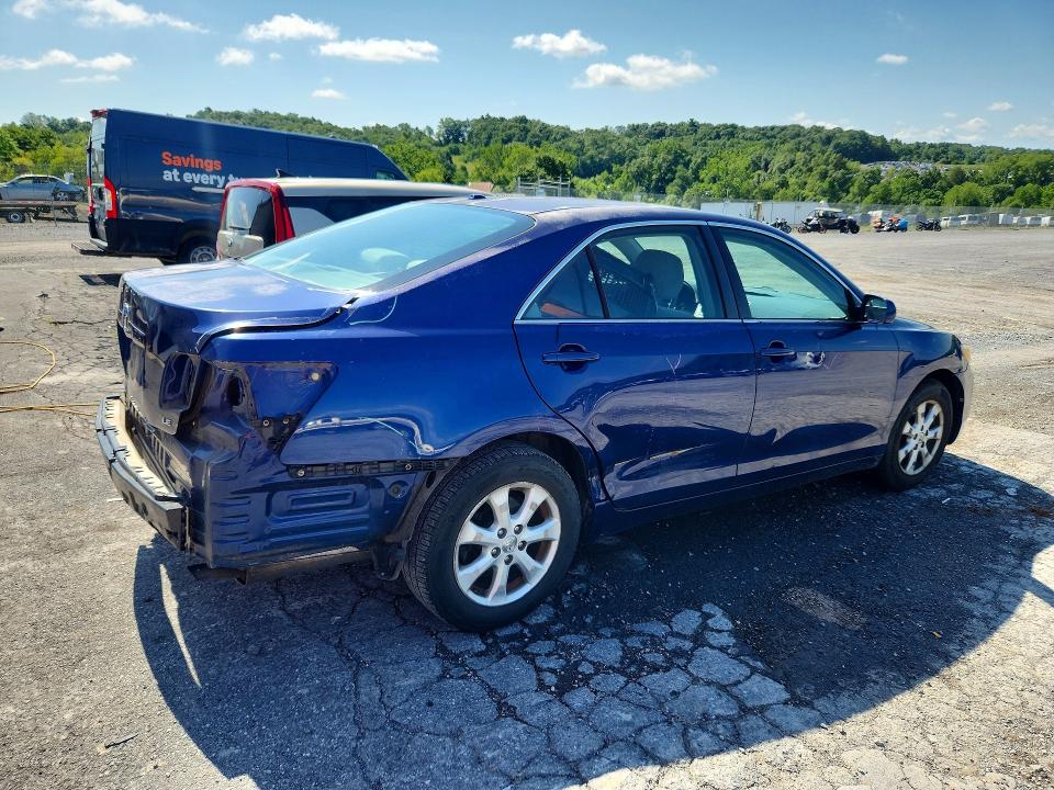 Zdjęcie 3 z aukcji – 2011 TOYOTA CAMRY z VIN 4T1BF3EK7BU629703