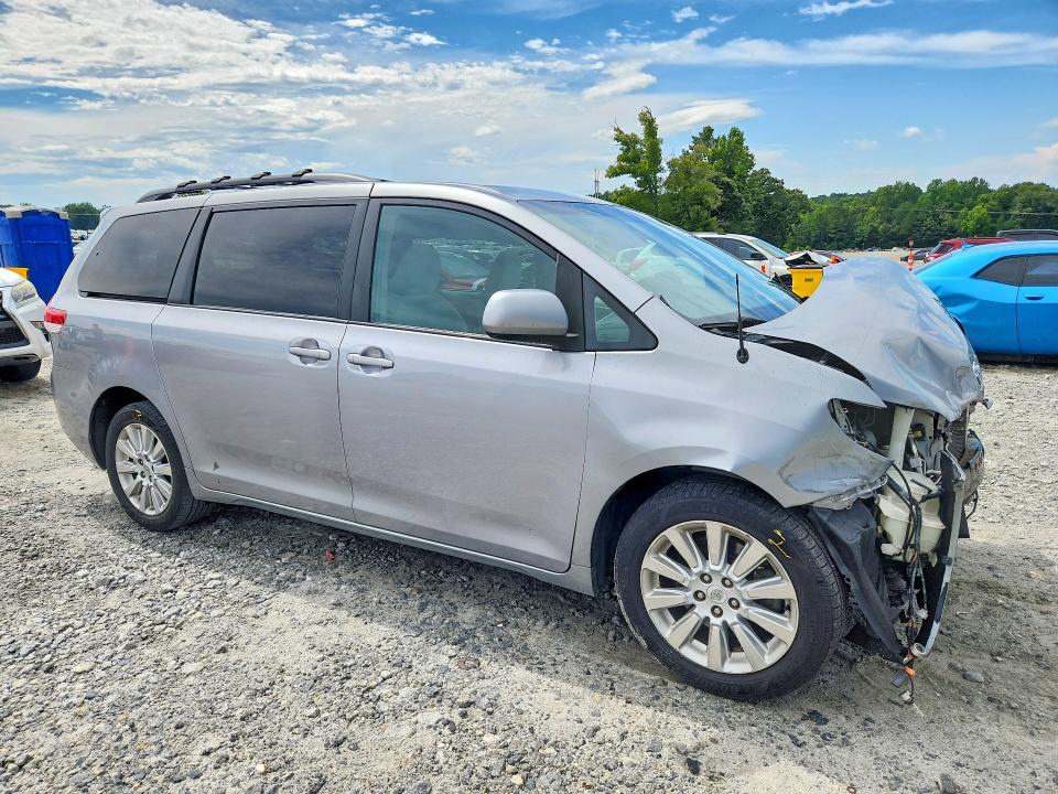 Photo 4 from auction – 2011 TOYOTA SIENNA with VIN 5TDJK3DC9BS003967
