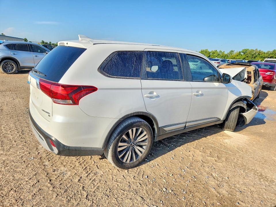 Photo 3 from auction – 2019 MITSUBISHI OUTLANDER with VIN JA4AD3A35KZ054941
