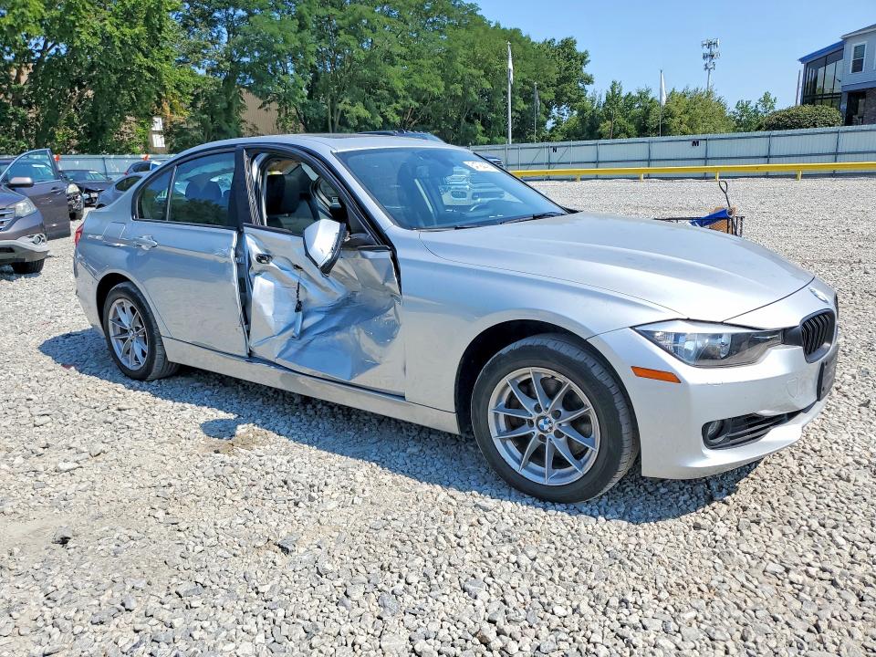 Photo 4 from auction – 2015 BMW 328 with VIN WBA3B5G5XFNS17974